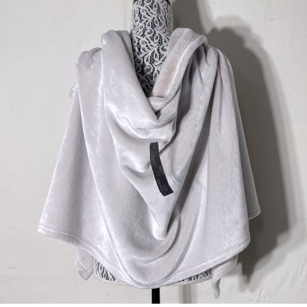 5/$25 La Vie En Rose Super Light Pink Faux Sherpa Cape Scarf Wrap